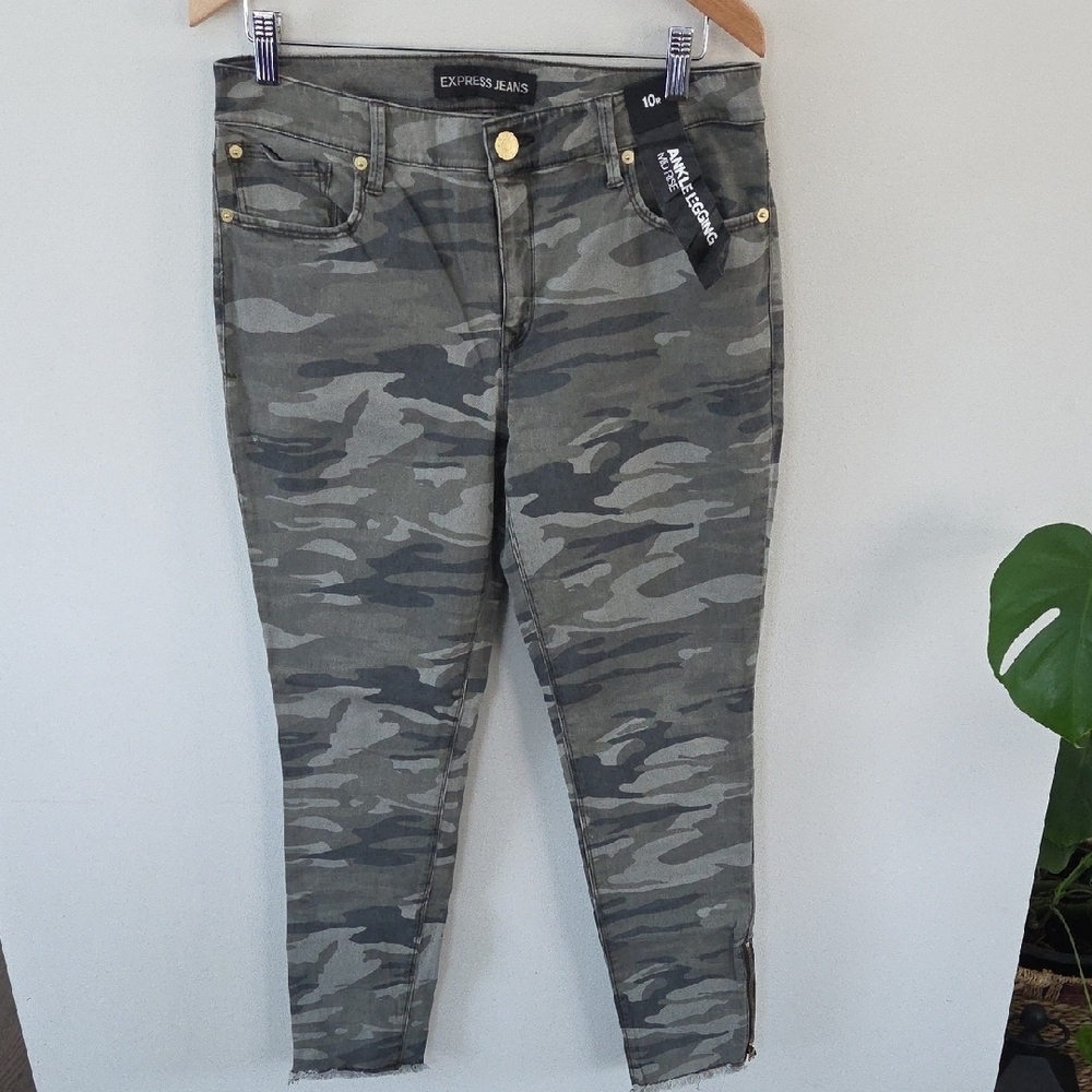 NWT Express Women's Camouflage Mid Rise Ankle Skinny Jeans